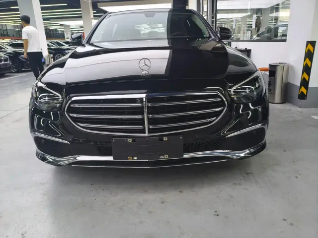 Mercedes-Benz E-Class — Фото автомобиля 2