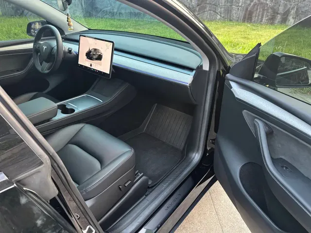 Tesla Model Y — Фото автомобиля 6