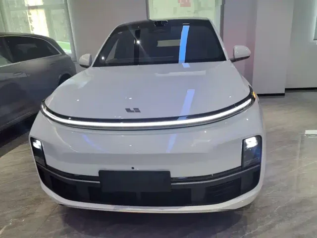 Li Auto L9 — Фото автомобиля 2