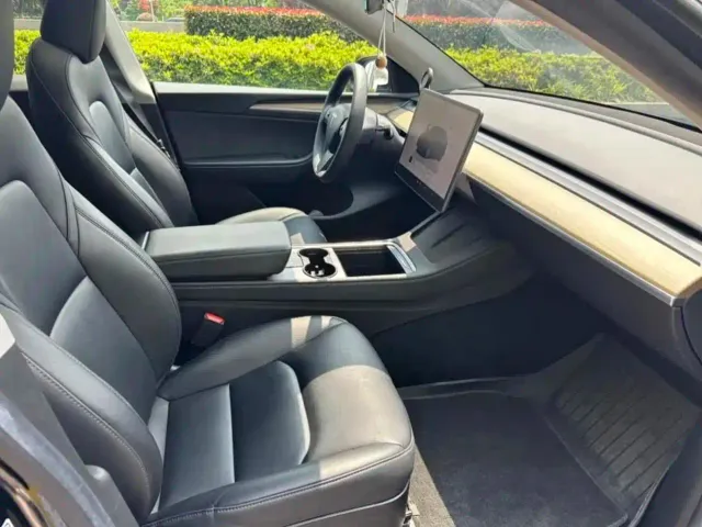 Tesla Model Y — Фото автомобиля 8