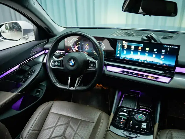 BMW 5 Series — Фото автомобиля 5