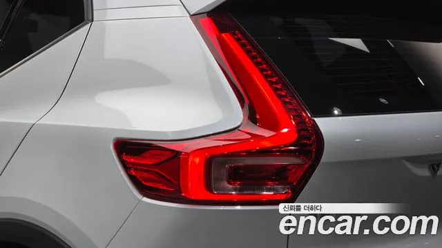 Volvo XC40 — Фото автомобиля 23