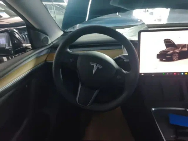 Tesla Model Y — Фото автомобиля 6
