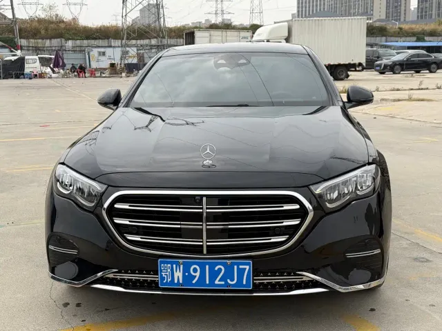 Mercedes-Benz E-Class — Фото автомобиля 2