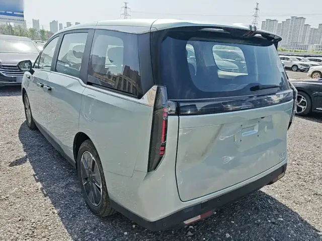 Maxus Dajia 7 — Фото автомобиля 4
