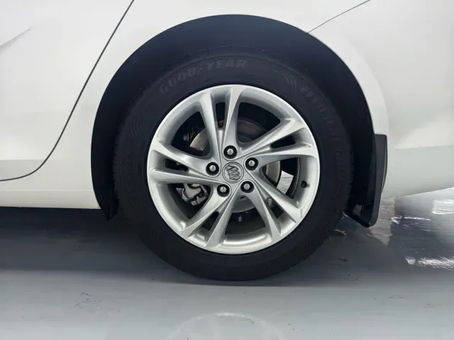 Buick Regal — Фото автомобиля 11
