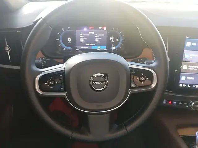 Volvo S90 — Фото автомобиля 10