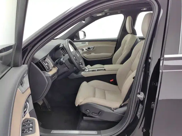 Volvo XC90 — Фото автомобиля 10