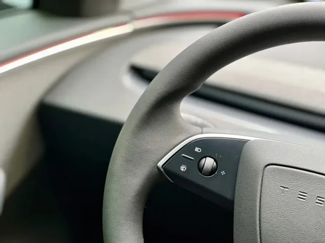 Tesla Model 3 — Фото автомобиля 13