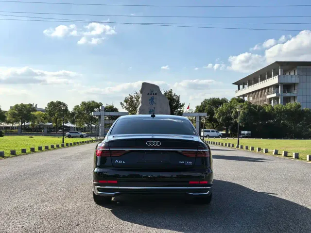 Audi A8 — Фото автомобиля 18
