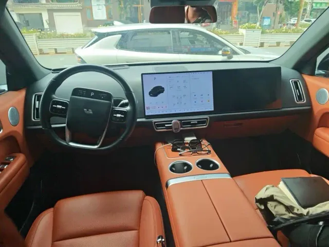 Li Auto L6 — Фото автомобиля 6