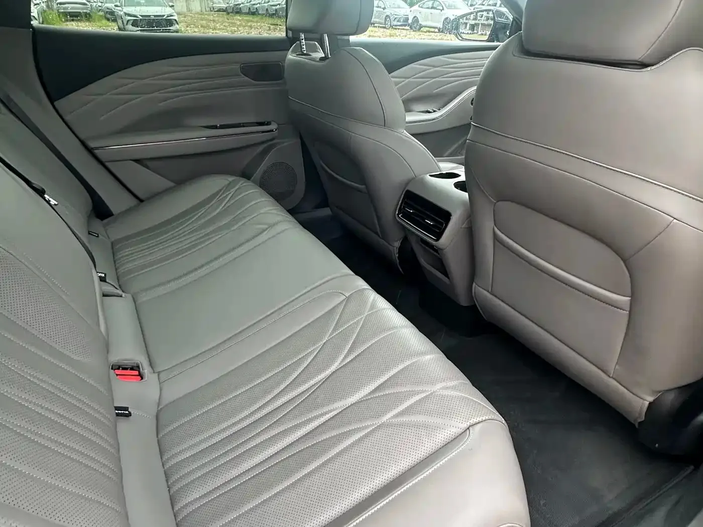 Geely Galaxy Galaxy Xingyao 8 2025 130km EM-i Premium Edition — Фото автомобиля 10
