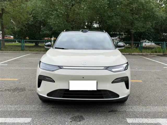 Leapmotor C11 — Фото автомобиля 11