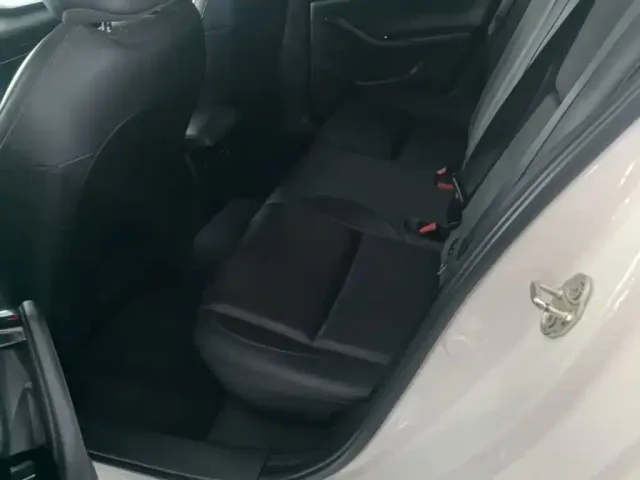 Mazda Axela — Фото автомобиля 12