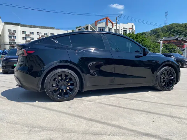 Tesla Model Y — Фото автомобиля 5