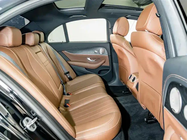Mercedes-Benz E-Class — Фото автомобиля 20