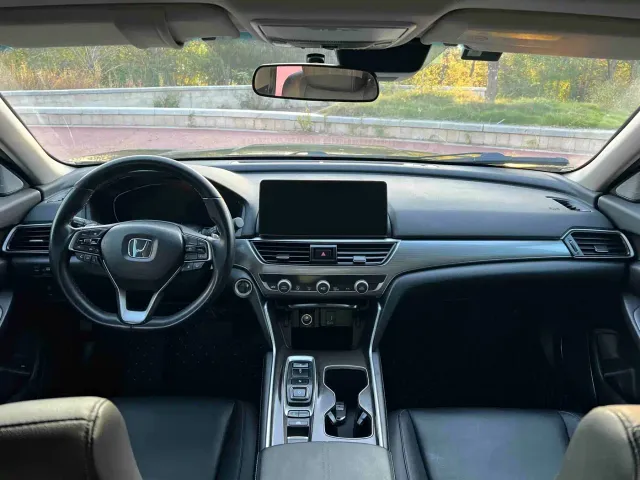 Honda Accord — Фото автомобиля 9