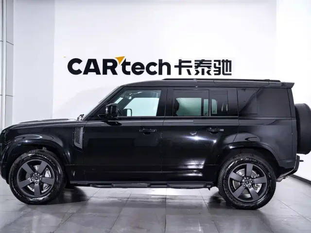 Land Rover Defender — Фото автомобиля 8