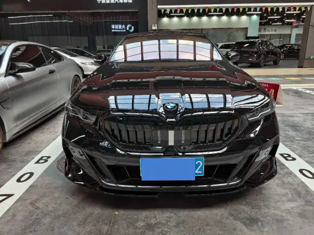 Фотография автомобиля — BMW 5 Series