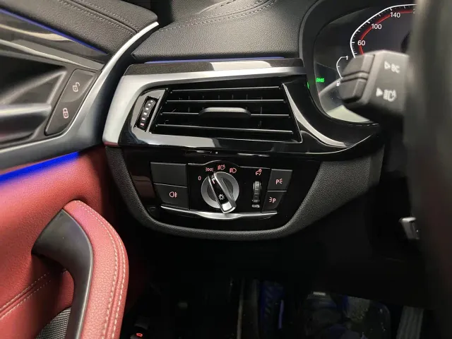 BMW 5 Series — Фото автомобиля 12