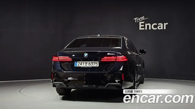 BMW 5 Series G60 — Фото автомобиля 4