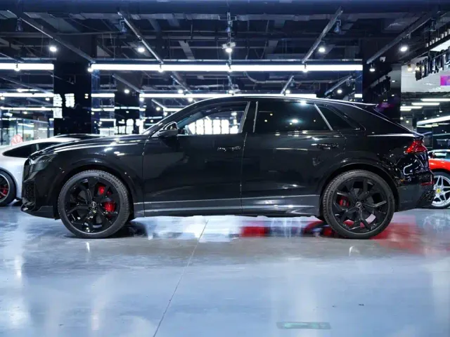 Audi RS Q8 — Фото автомобиля 6