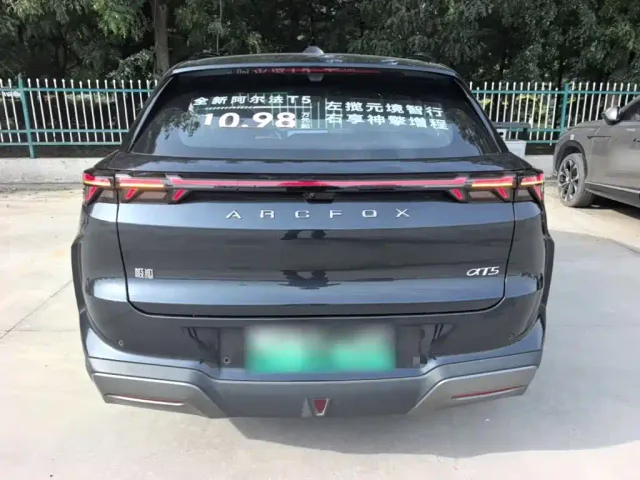 Arcfox Alpha T5 — Фото автомобиля 5