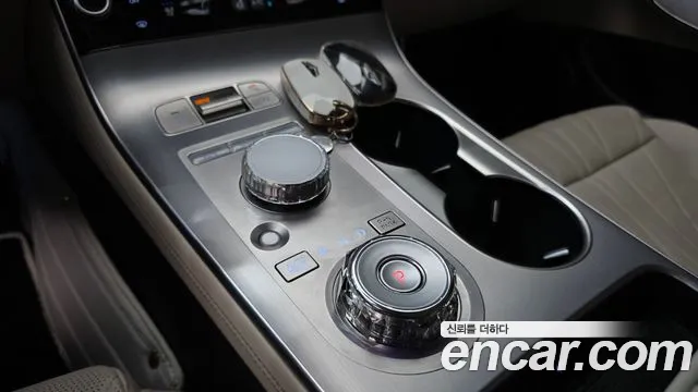 Genesis GV70 — Фото автомобиля 8