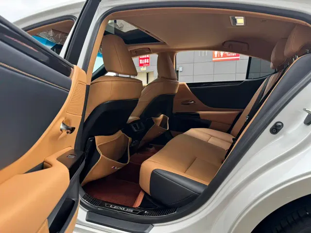 Lexus ES — Фото автомобиля 6