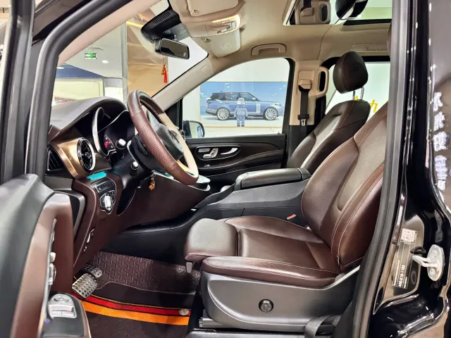 Mercedes-Benz V-Class — Фото автомобиля 11