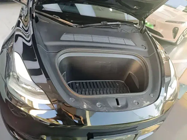 Tesla Model Y — Фото автомобиля 19