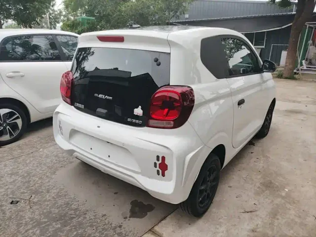 Roewe Clever — Фото автомобиля 6