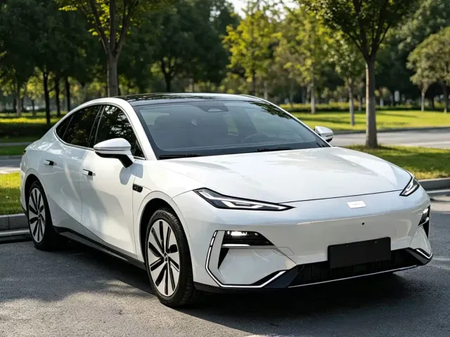 Geely Galaxy E8 — Фото автомобиля 3