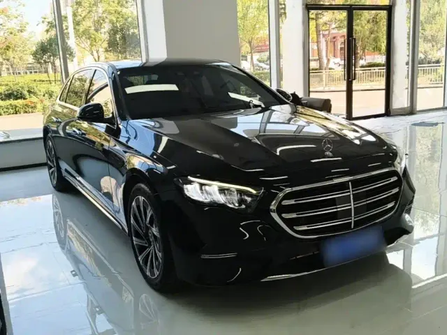 Mercedes-Benz E-Class — Фото автомобиля 3