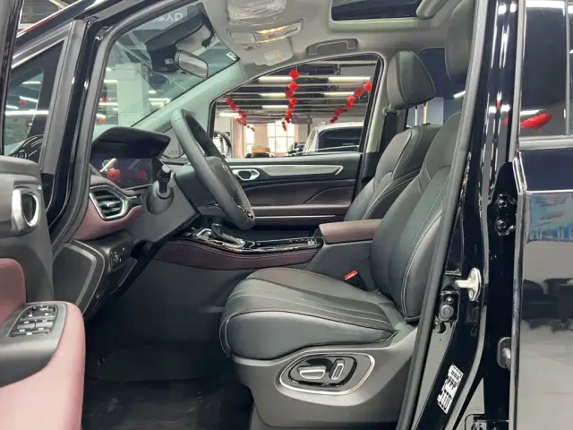 GAC Trumpchi M6 — Фото автомобиля 10