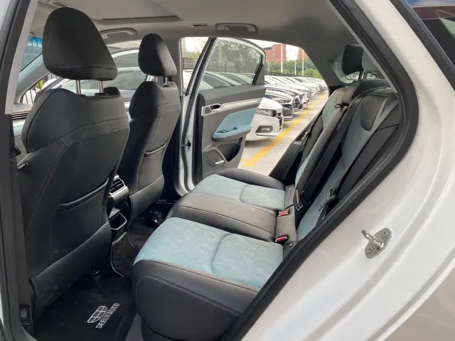 Geely Emgrand L — Фото автомобиля 11