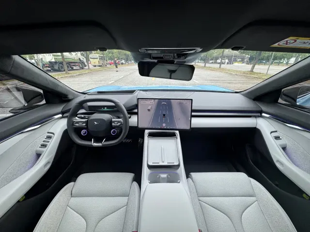 Xpeng P7 — Фото автомобиля 12