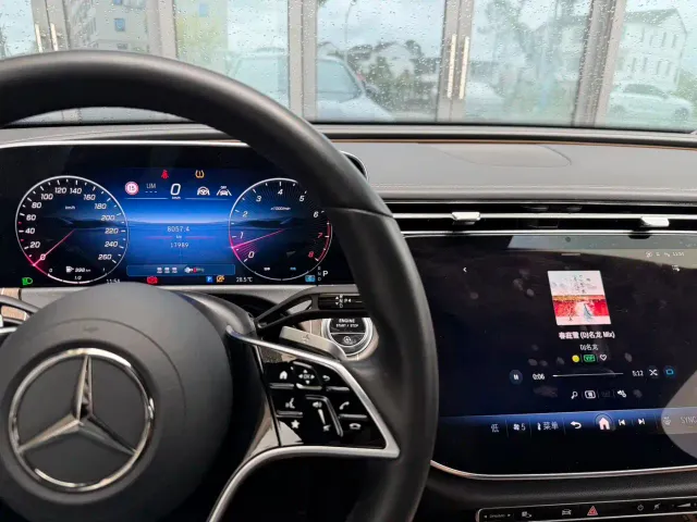 Mercedes-Benz E-Class — Фото автомобиля 5