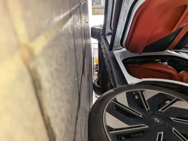 Dongfeng Yipai eπ008 2024 210Max Range Extender 6-Seater — Фото автомобиля 21