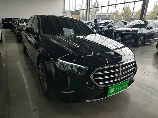 Mercedes-Benz E-Class — Фото автомобиля 3