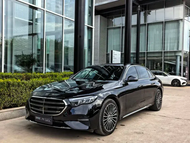 Фотография автомобиля — Mercedes-Benz E-Class
