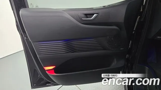 Hyundai Staria Staria 4WD Lounge 9 мест — Фото автомобиля 23