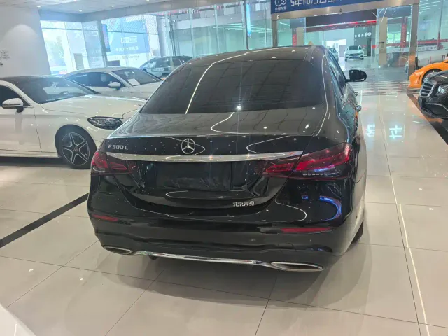 Mercedes-Benz E-Class — Фото автомобиля 6