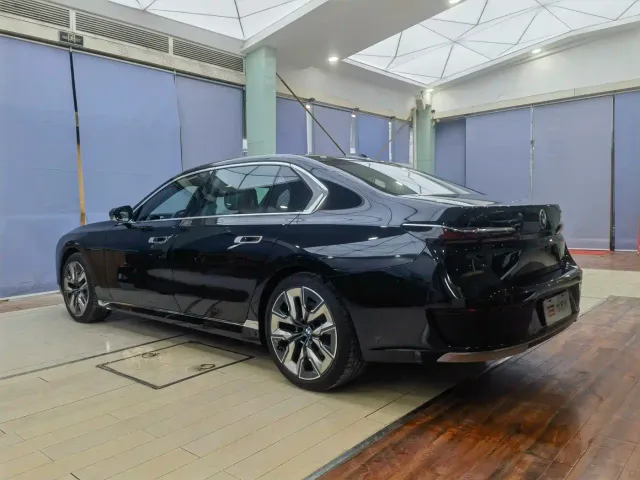 BMW 7 Series — Фото автомобиля 17