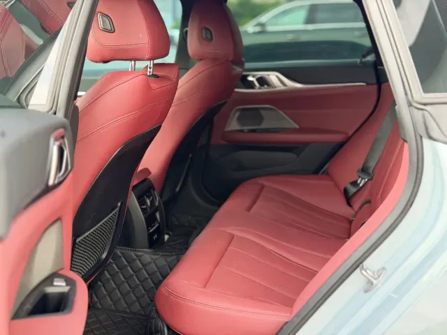 BMW i4 — Фото автомобиля 5