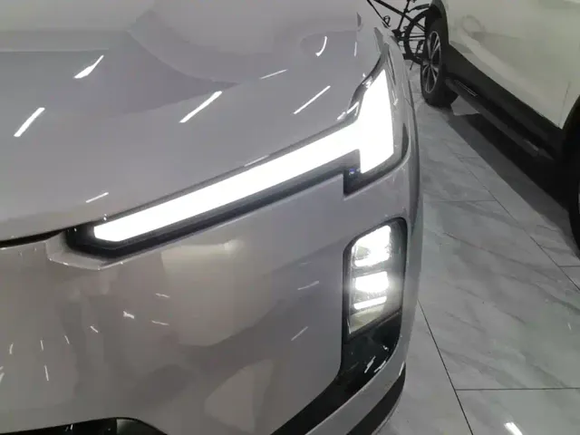 Volvo XC70 Plug-in Hybrid — Фото автомобиля 23