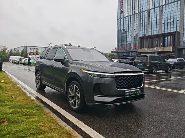 Li Auto ONE — Фото автомобиля 3