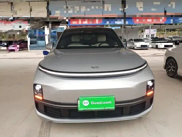 Li Auto L8 — Фото автомобиля 2