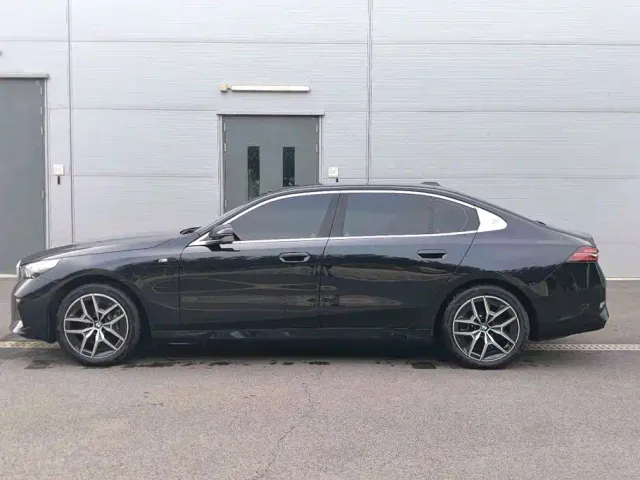 BMW i5 — Фото автомобиля 3