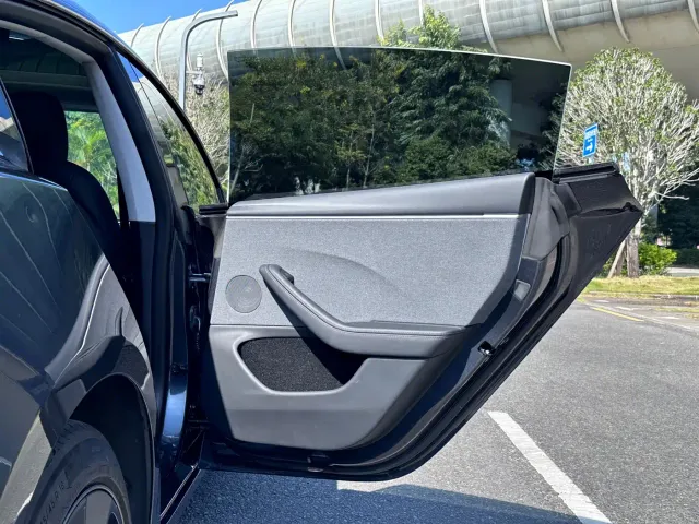 Tesla Model 3 — Фото автомобиля 15
